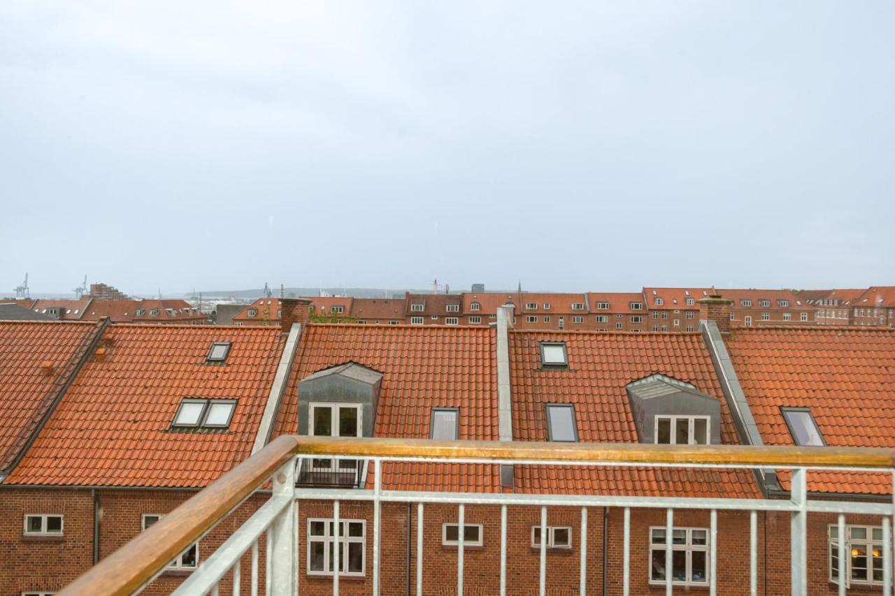 Come Stay In Penthouse With Room For 2-People Århus Exteriér fotografie